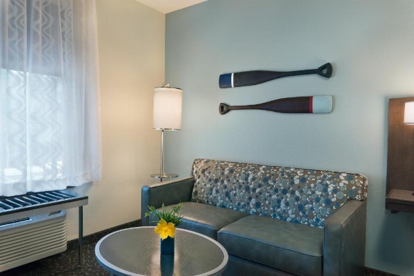 Oxford Suites Bellingham image 9